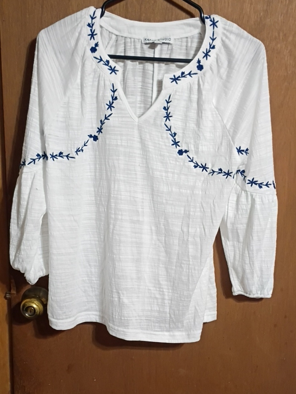 Kensie Studio White V-Neck Embroidered Peasant Blouse